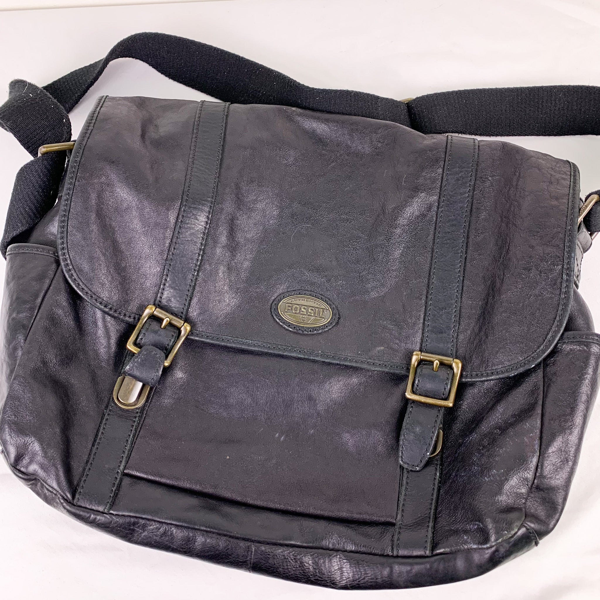 Fossil Leather Buckner Messenger Bag – Double Take
